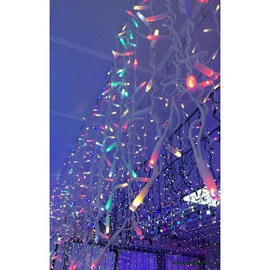 Instalație  Franjuri 6×1 m, fir alb gros, LED diverse culori, exterior